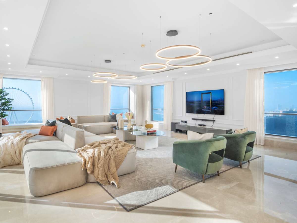 Sky villa living room overlooking Ain Dubai and the Gulf, JBR
